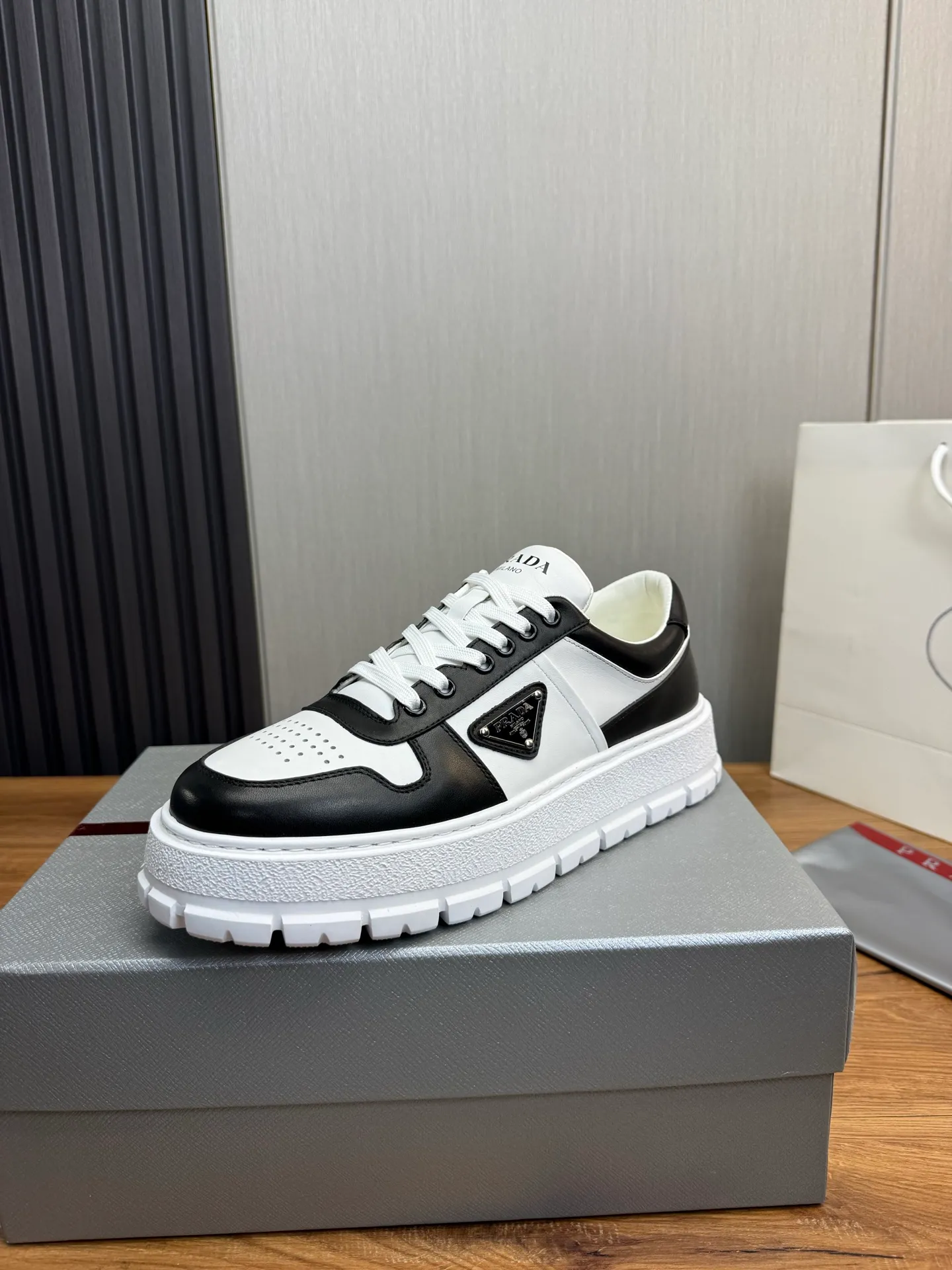 Men's shoes 💰620💰 [PRADA] Autumn and winter hot men's shoes are shipped 👏Official website synchronized ⬆️Original fly-woven cowhide fabric + cowhide lining, 1⃣️:1⃣️reproduction, original sole, 38-45 (45. Customized, non-refundable)